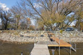 Lakefront Log Cabin - Kayaks & Outdoor Fireplace - 5