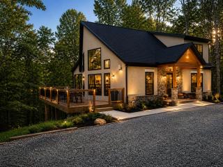The Quana - Hot tub, fire pit, and Huge Entertainment Area - 0