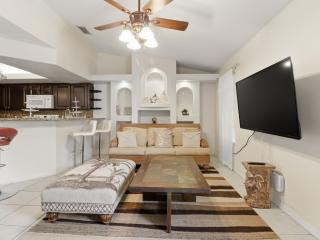 Sleeps 16 plus Central Cape Coral Family Escape home - 9