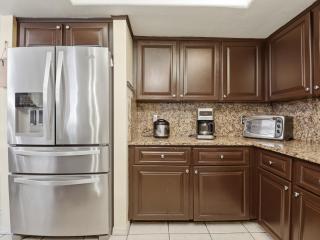 Sleeps 16 plus Central Cape Coral Family Escape home - 8