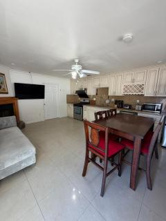 Cozy 1 Bedroom Prefect Home in East Los Angeles - 7