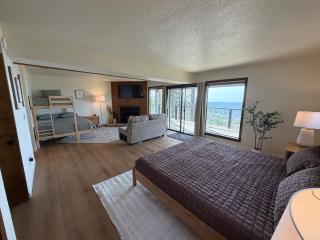 Shaver Lake Cabin, Views, 5 Acres, Sleeps 14, Air Conditioning - 4