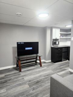 Cozy 2 Bedroom Basement Suite in Devonshire Park - 2