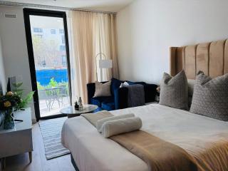 Modern Rosebank 1BR Walk to Mall and Gautrain - 0