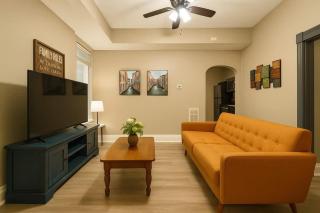 Tower Grove Apt w Balcony & Fast Wi-Fi - 1