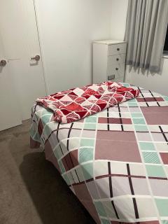 1 Spacious bedroom available - 7