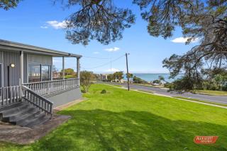 Beachfront Haven 2-8 Guests Water Views Pets Welcome - 8