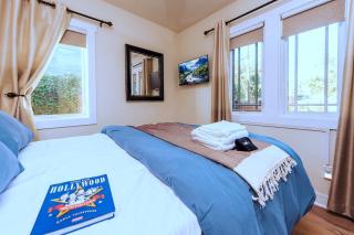 Charming Vintage 2 bed 1 bath Retreat With Beautiful Backyard - 3