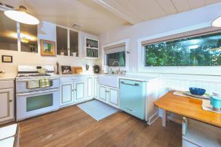 Charming Vintage 2 bed 1 bath Retreat With Beautiful Backyard - 1