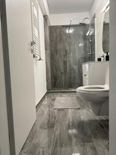 Seaside Escape - Luxury Apartment - 7