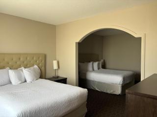 Ramada by Wyndham Estevan - 8
