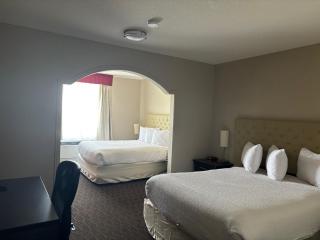 Ramada by Wyndham Estevan - 7