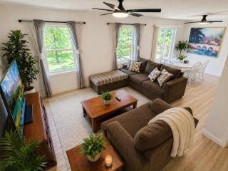Cozy 3BR with Fire Pit, Lake, Fishing, KC - 0
