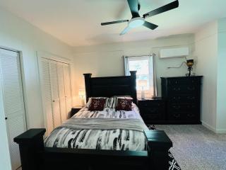 Cozy 3BR with Fire Pit, Lake, Fishing, KC - 4
