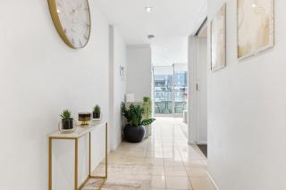 Luxury Sky High 2BR Spa, Pool and Gym - 7