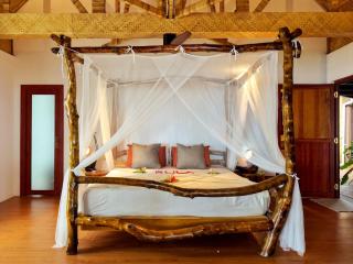 Room B with ensuite in Nuku Beach Villa Fiji - 9
