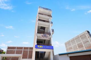 FabHotel Blue Bells - 1