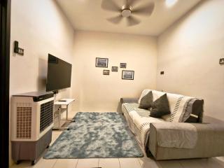 Ipoh Maison Bloom Homestay 4br 14pax by One Life Four Season - 1