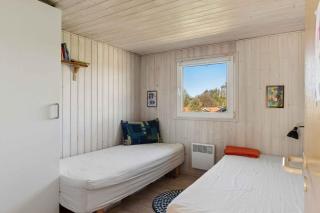 Charming Holiday Home Near The Beach - 2