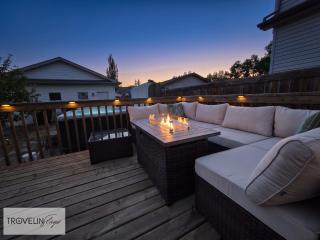 Nordic Oasis near West Edmonton Mall with Hot Tub, King Ensuite & Fire Table - 4