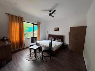 The Walnut House - 3
