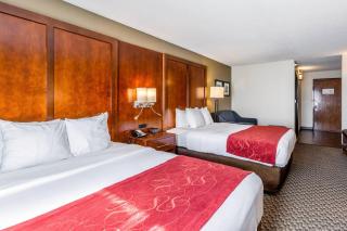 Comfort Suites Escanaba West - 1