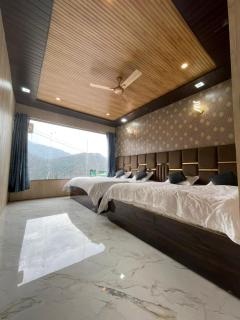 Premji Hotel And Restaurant - 0