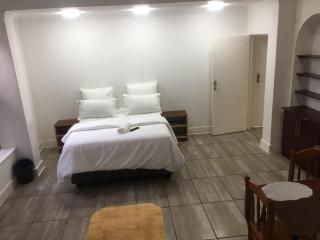Zanem Guest House - 9