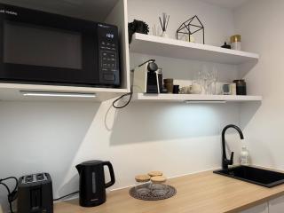 WalktoTown, Self-Contained Studio Guest Suite - 5