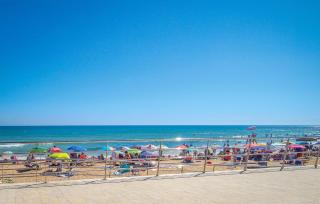 3 Bedroom Lovely Apartment In Torrevieja - 5