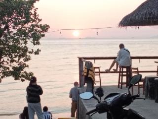 Ladybugs hostel sunset - 6