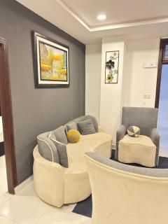 The Royal Nest - 6