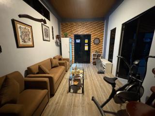 Guesthouse Two-Storey 6 Bedrooms 5 Bathrooms - 1