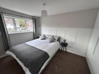 Modern 3 Bed , Contractors & Families , Driveway - 8