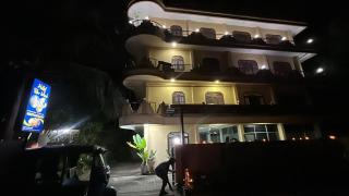 Blue Whale Hotel - 0