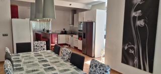 Near the beach, 9 bedrooms, sleeps 19, Jacuzzi, Full AC, BBQ, 2 kitchens, 2 dishwashers, fast internet, ping pong, cars not necessary - 5
