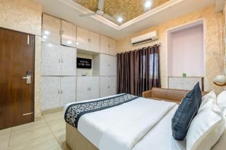 Hotel Vybe stay Sector 19 Noida - 8