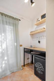 Filocase Gaia Cozy Antique Semi Basement in Old Town - 8