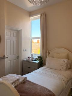 The Avenue GuestHouse - 4