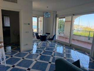 Acquamarina Luxury Apartment with Panoramic Marina View - 9