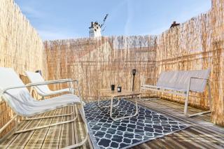 Skyline,Downtown Station, Terrace, Netflix - 3