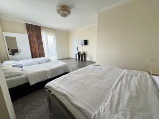 Family Hotel - 8