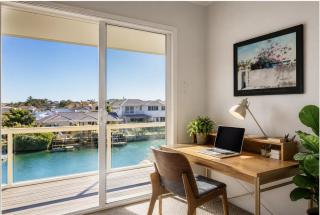 Canal Villa & Jetty-Dolphin Views Walk-BeachTown - 7