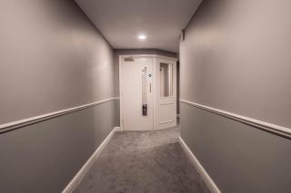 Spacious 2 Bed Apartment, Cobham Town Centre - 1