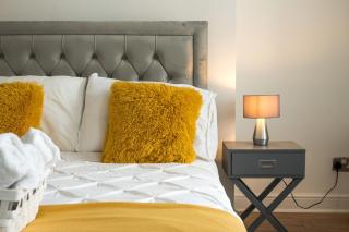 Spacious Studio Central Sofa bed - 4