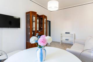 GuestHost - Bright & Comfortable Apartment - 7