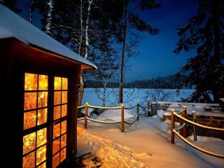 Idyllic Lakeside Cottage - 6