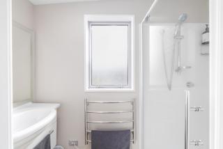 Townhouse close to CBD with onsite parking and garaging - 1