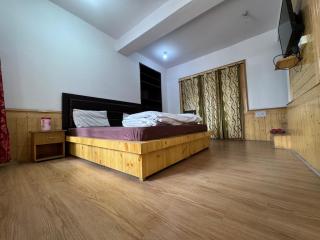 Highway Inn Guest House - 7