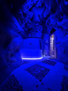 Luxury Cave Suite with Private Jacuzzi & Sauna - 7
